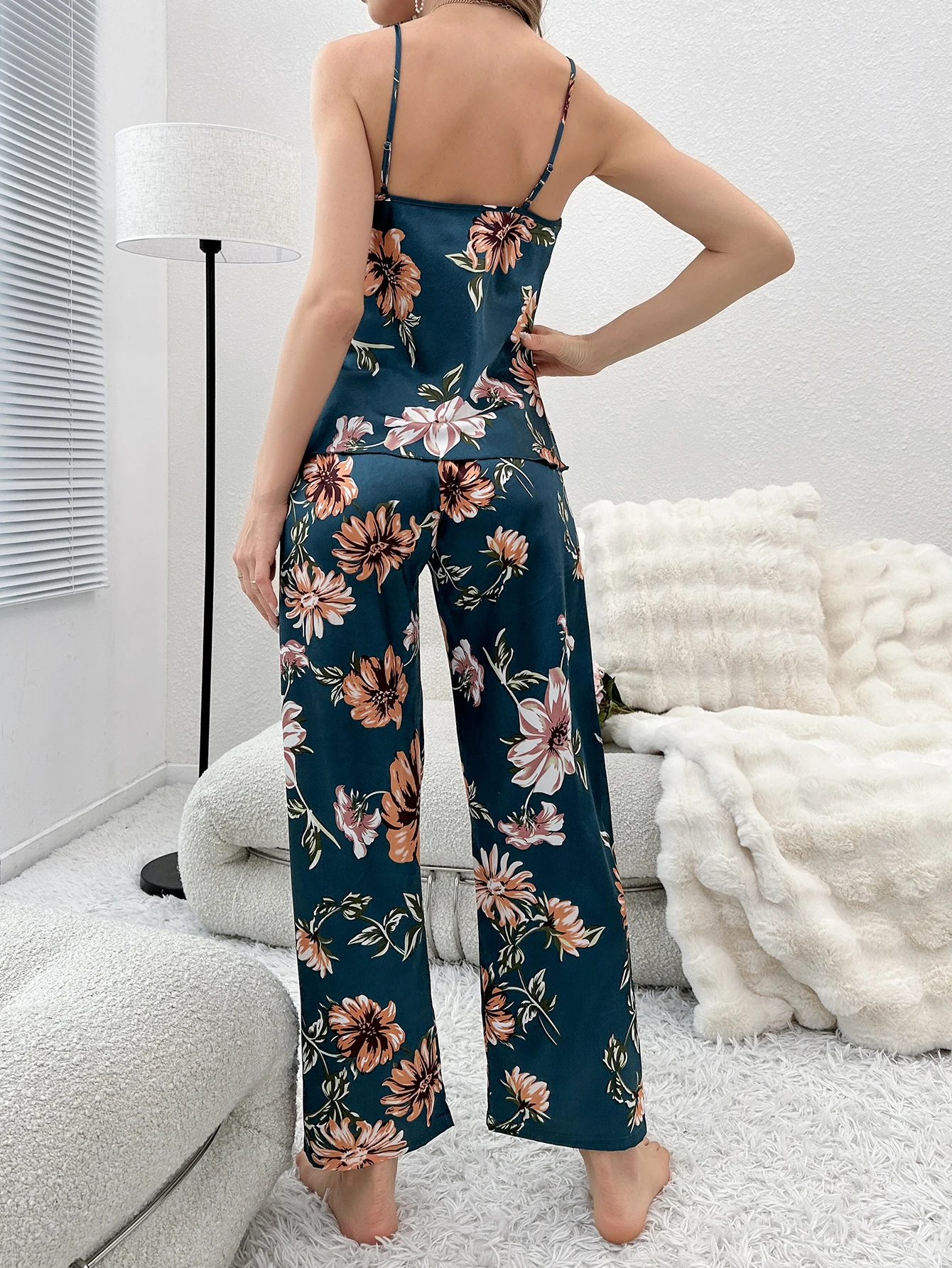 Conjunto de Pijama Estampado Floral Decote V - Image 2